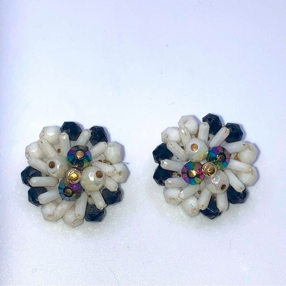 Vtg Germany White Black Floral Cluster Bead Clip On Earrings 1.1”